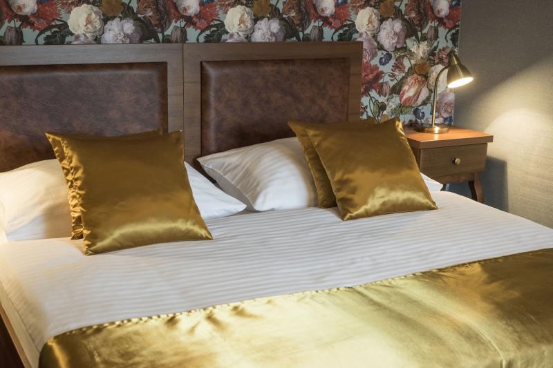 Deluxe Double room with balcony and mountain view